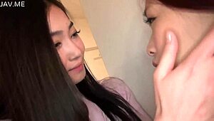 Belo's crazy lesbian throat kiss obscenity drives sluts nasty tits wild!