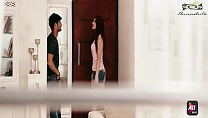 APARNA SHARMA FLASHES HER TOPLESS TITS!