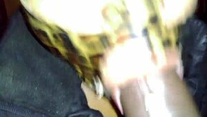 hey sucking dick while boyfriend's at work feels so naughty right?