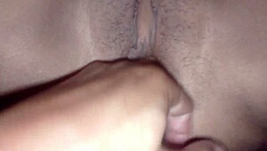 เธอแหกหีสาวใหญ่ให้เย็ดรูแน่นๆจนน้ำแตกคารูหีเปียกๆโครตเสียว