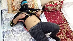 Sexy Muslim Bhabhi Begs for Passionate Anal Like a Whore GF!