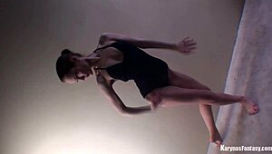 Felicity's ballet demo turns nude fetish tease with flexible poses 💃🔥
