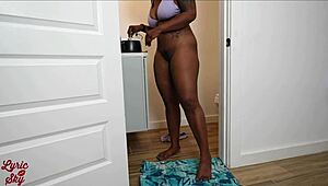 whoa waxing my hairy ebony pussy first time feels extreme wild