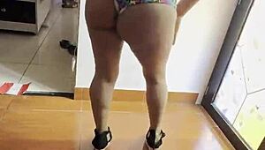 damn this latina's big ass shakes so good while dancing...