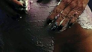 Smear birthday cake all over this milf body!