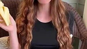 REDHEAD SUCKS BANANA LIKE CRAZY! DEEPTHROAT SKILLS ON POINT