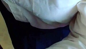 Vecino Casado Fills Me with Creampie in His Bed, Squirting Every Drop!