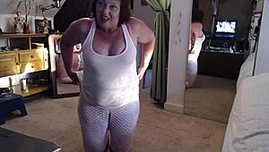 watch dawnskye1962's huge tits stretch in morning sexercise!