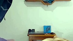 damn, this ruiva safada flashes hubby then calls neighbor to shave her wet buceta 😏✂️