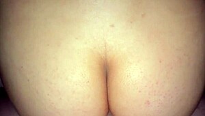 me folla el culo con su verga enorme hasta un orgasmo anal brutal casero en argentina