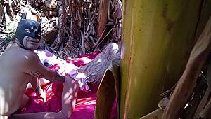 quer ver eu comendo a ruivinha com sex toy na rua?