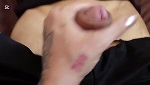 mi madrastra caliente me ruega que le meta mi verga en su vagina humeda, quieres ver?!