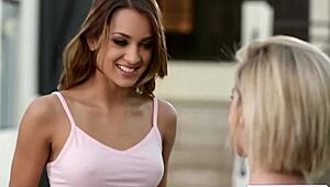  Perempuan Dengan Perempuan 