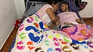 mi madrastra cachonda me monta la polla en la madrugada voyeur interracial