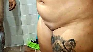 era tanto tesao q o virgem queria meter no pelo sem nem tomar banho