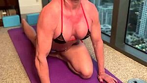 Muscular bikini yoga milf cougar housewife spreads legs flashing big clit for your jerk off instructions