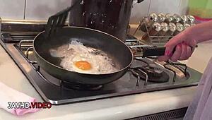 whoa sultry japanese housewife blows cock like pro 😘🍆