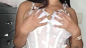 let me flash my fat latina big ass pussy and seduce you into hard housewife fucking now!