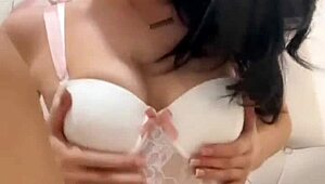 American Exchange Student's Solo Webcam Masturbation Hits High Definition Peaks
