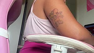 damn girl, those home office farts from chubby latina bbw are so loud and natural at the desk 😩💨