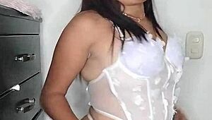 let me flash my fat latina big ass pussy and seduce you into hard housewife fucking now!