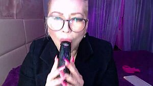 hot webcam mommy russian married slut aimeeparadise fingers wet pussy deep