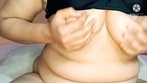 Arab Amateur Pussy Gets Homemade Creampie Cumshot!