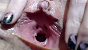 wanna see this close-up object insertion stretch her pussy clit to orgasm?