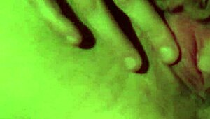 omg check these big pussy lips stretch wide on cam... shaved teen slut fingers deep 😍🔥