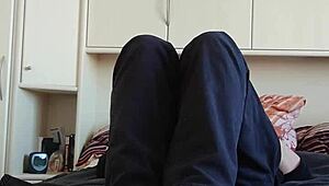 hey wanna see my white sneaker socks hugging these sexy feet toes wiggling for your chubby fetish fun german style