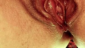 i'm gaping my mature shaved pussy wide in the garden...