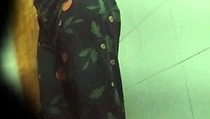 spying on hot colombian stepmom shaving her tight pussy!