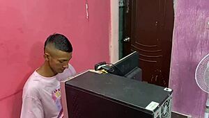 puedes ver como mi coño chorreando se traga este consolador transparente hasta el fondo!!