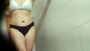 spying on hot colombian stepmom shaving her tight pussy!