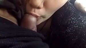 Whoa, pretty Chinese teen slurps hot cock so good 😍🍆💦