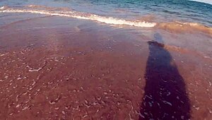 Big ass girlfriend fucked risky on public beach almost caught