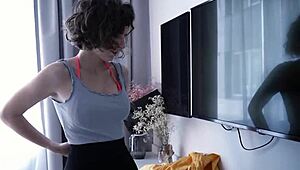 house cleaning lady strips nude sucks cock and swallows cum for cash payment