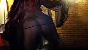 ven te digo cómo pajearte pedazo de precoz con mi thong 😈