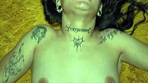 pelinegra de olhos azules apertadinha sendo comida forte no hotel quarto 😈🔥