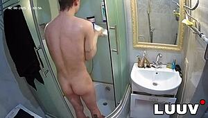 i take quick shower with luuv then fuck her on cam