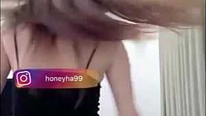 vietnamese bigo cam babe shakes ass teases monster cock live!