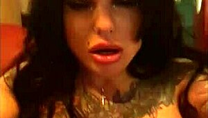 Wow! Alice Fire sucks huge cock before hotel pounding!