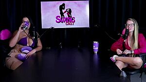 safadinha de 18 anos shows first blowjob then strips to virgin pussy!