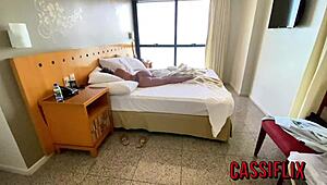 acordei com tesão louco na massagem chupei massagista e me toquei no cu com dedinhos