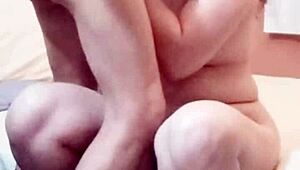 mi novio me compartió con su vecino y le mamé la verga rico