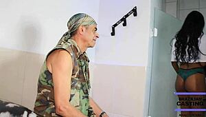 japanese masseuse relaxes client massage til he cums hard 😋💦🍆