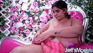 chubby rose d kush rides huge silicone dildo so good 💦🍑