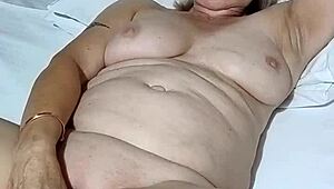 housewife clit throbs with new muncher toy orgasm