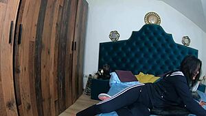 milfycalla masturbates dancing in tight shorts?