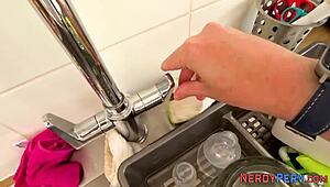 hey leeds nerd did you trick that skinny brit into fingerbanging herself?